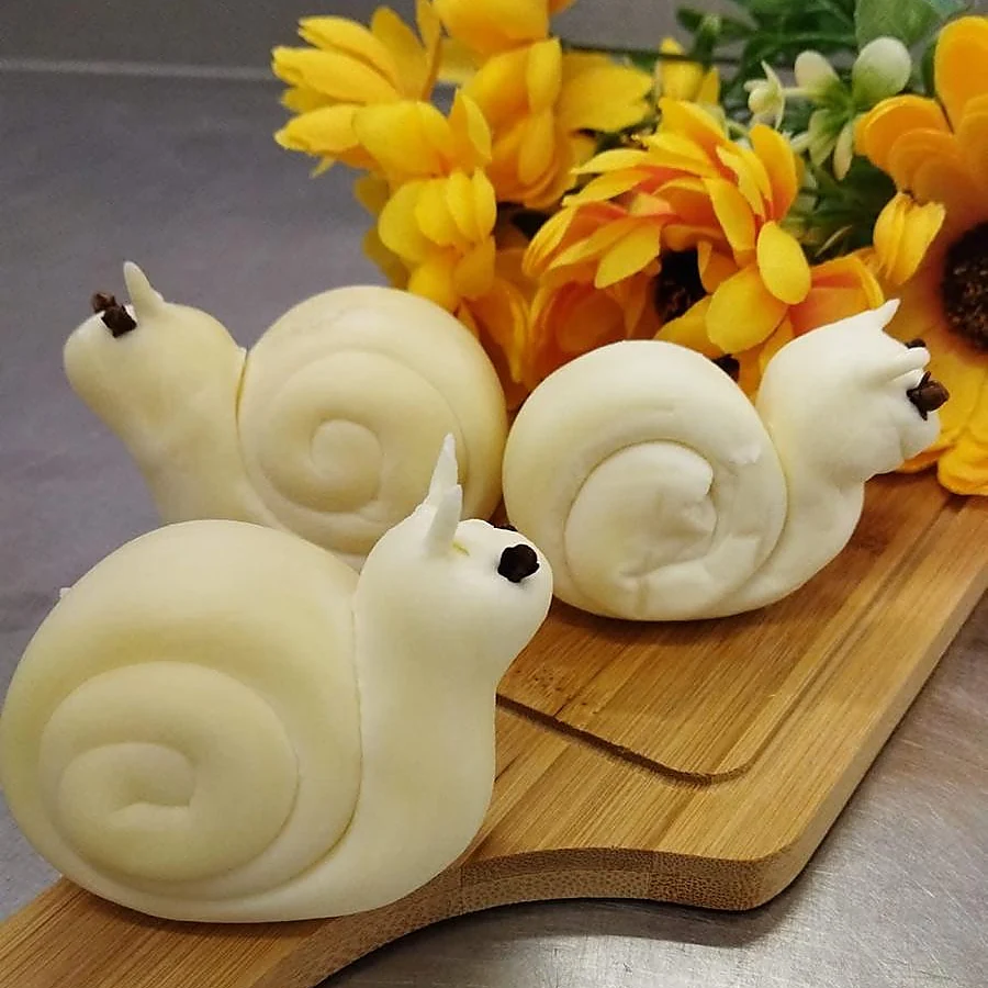 Caciocavallo modellato a mano